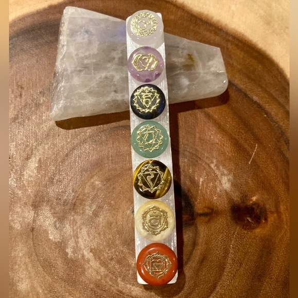 Chakra Balancing Selenite Wand - Picture 3 of 9